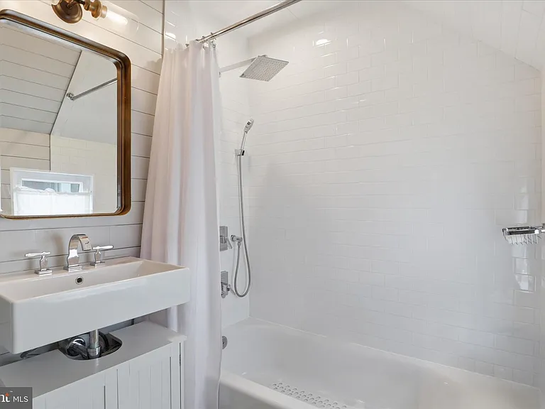 2316 N Stafford St — Photo 36
