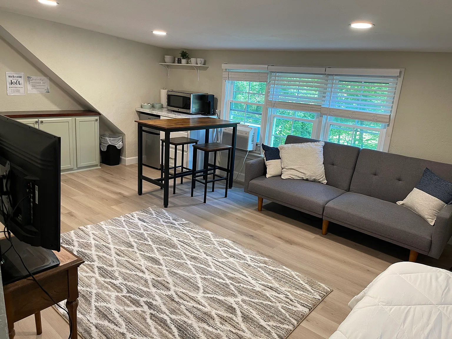Studio, 400 sqft, $1,000 — Photo 1