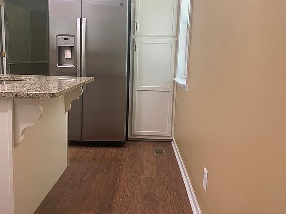 3rd image of 924 Evergreen Dr