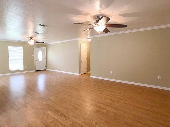 4th image of 2121 Sandalwood Pl