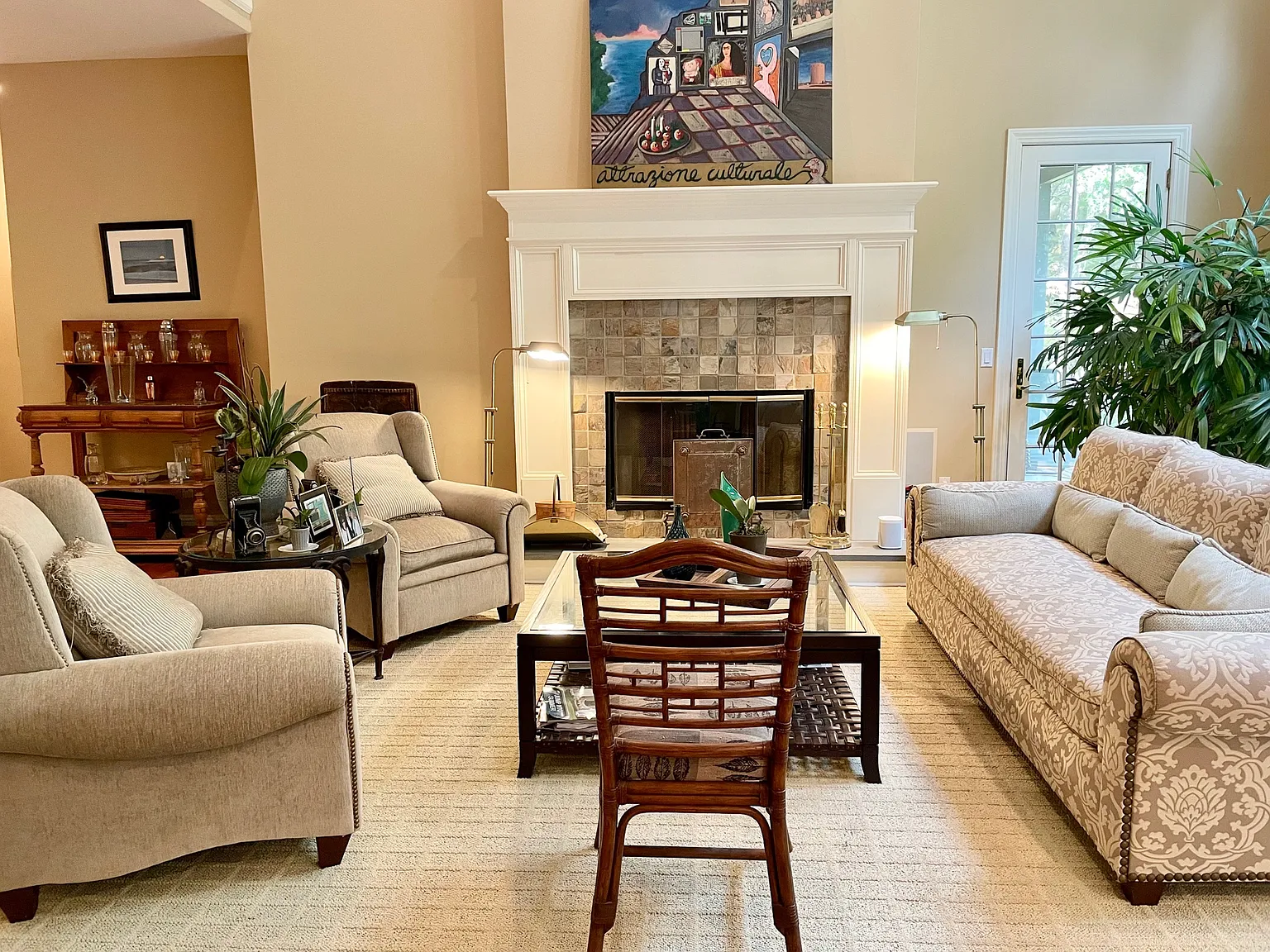 Spacious East Hampton Traditional in Private Setting — Photo 4