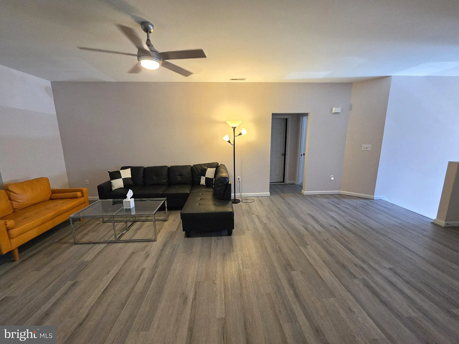 3 bed, 2.0 bath, 1400 sqft, $2,200 — Photo 3