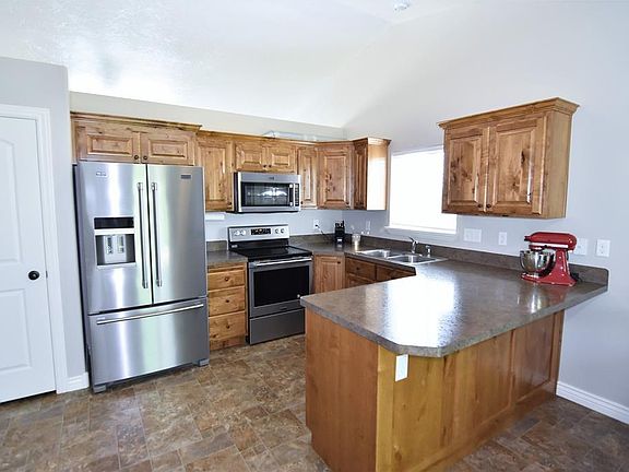 5th image of 2371 N Gladys Dr