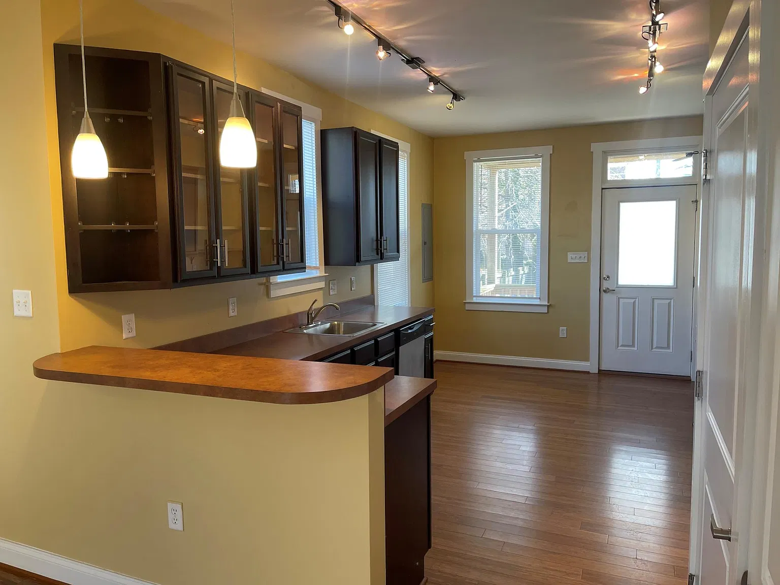 2 bed, 1040 sqft, $1,795 — Photo 3