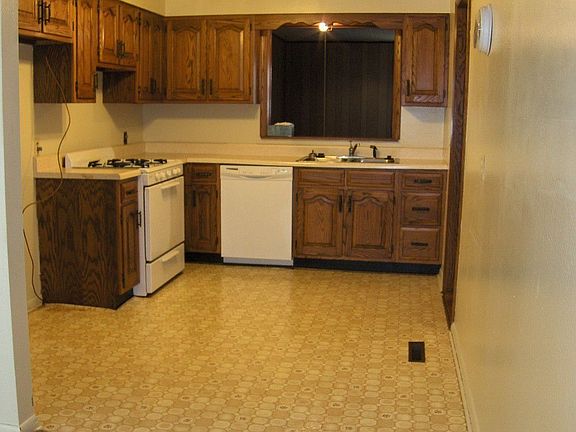 3rd image of 406 N Juniper Dr