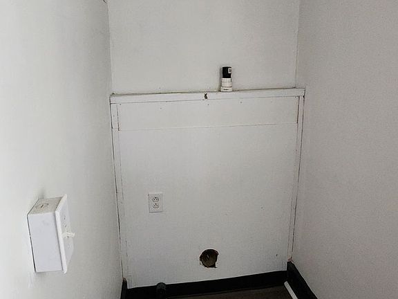 5th image of 704-706 S Boots St