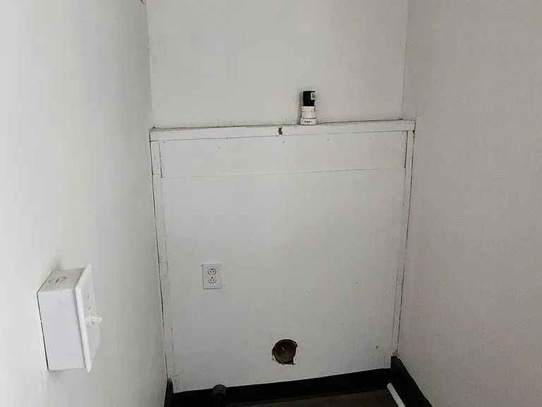 704-706 S Boots St — Photo 5