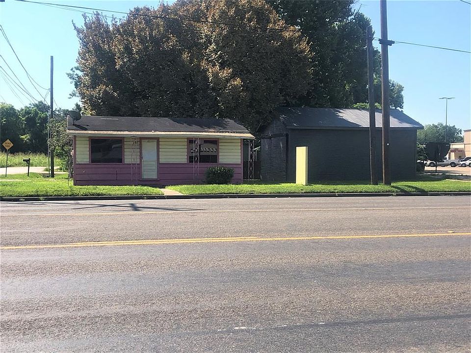 1st image of 407 E Highway 90