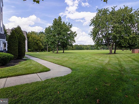 4th image of 515 Shetland Ct