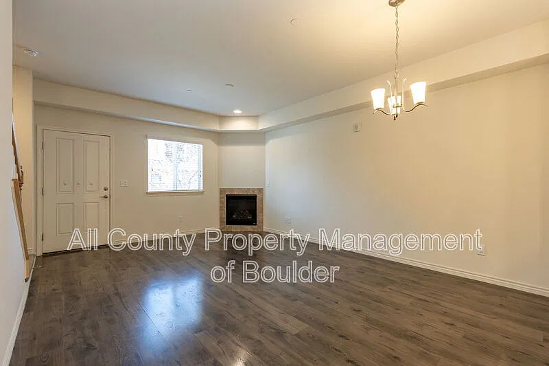 3 bed, 4.0 bath, 1675 sqft, $2,300 — Photo 4
