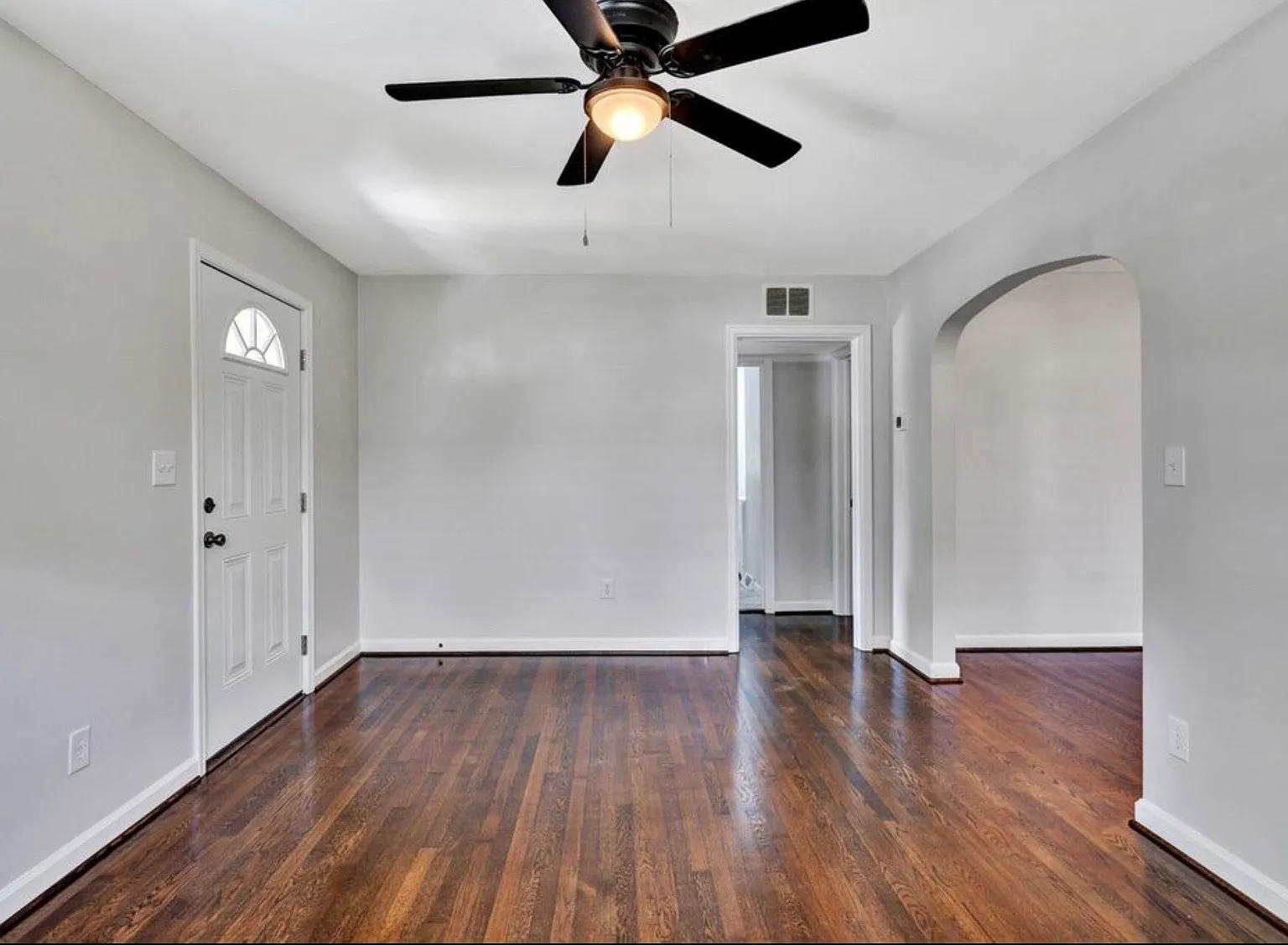 3 bed, 1.5 bath, 1114 sqft, $850 — Photo 4