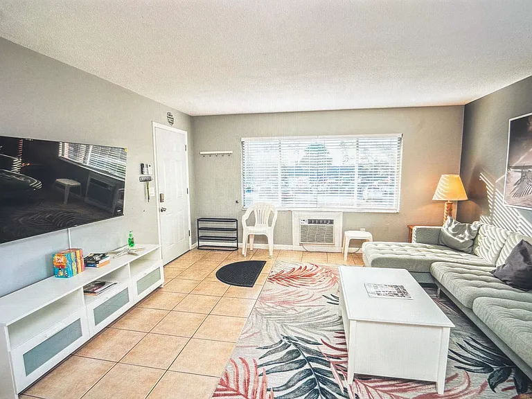 2344 Shelley St #9 — Photo 4