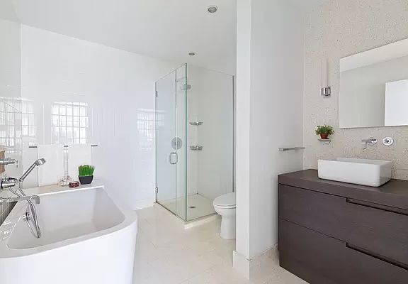 5th image of 360 Furman St APT 1139