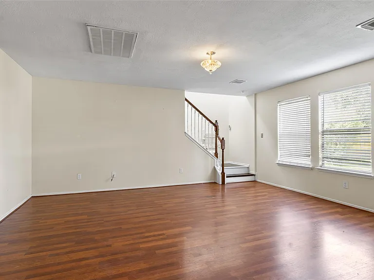 5815 Clerkenwell Dr — Photo 5