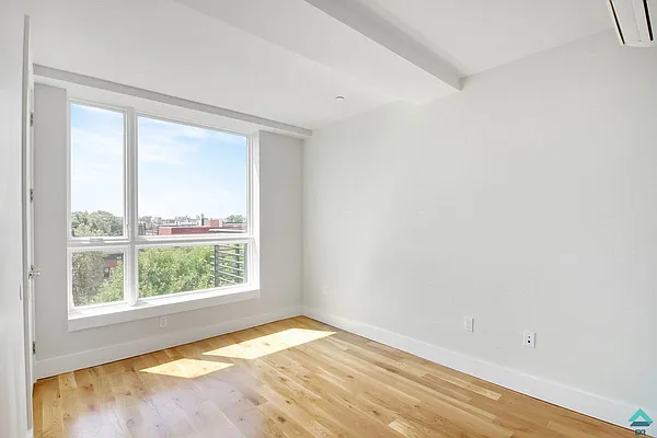 Rented by EXR | media 5