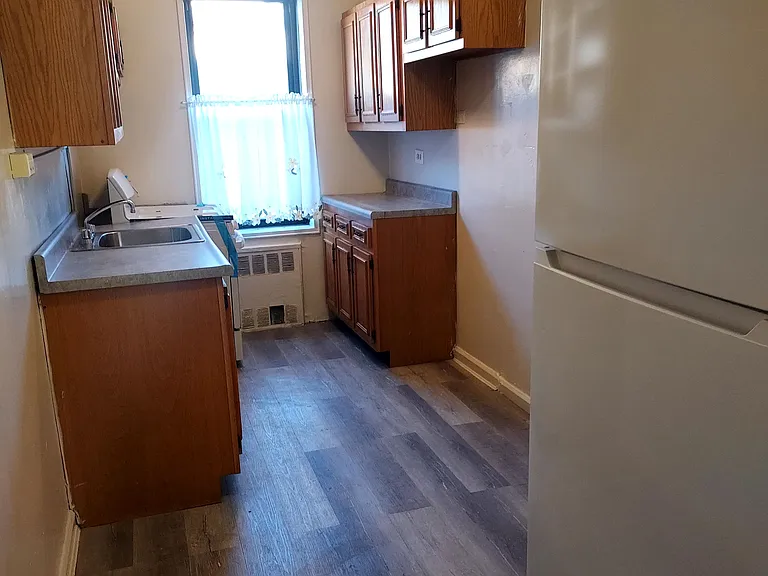 580 84th St #1D — Photo 1