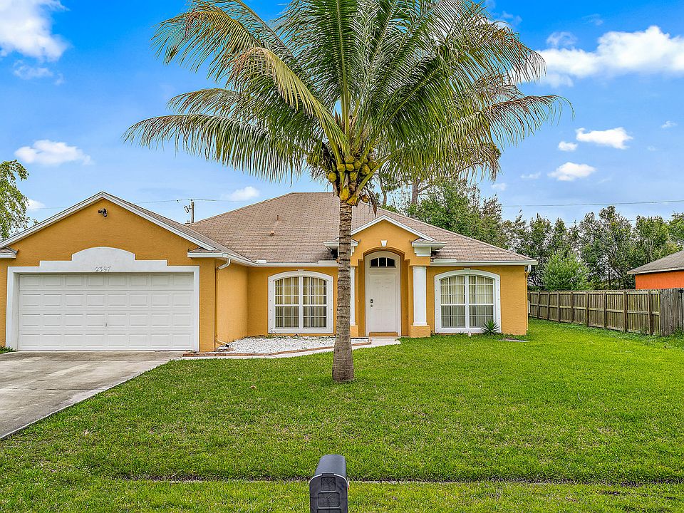 Home For Sale In Port Saint Lucie