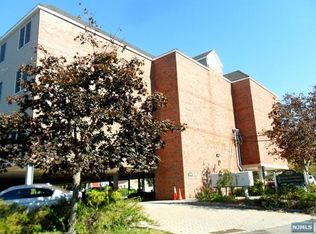 65 Fairview St APT 2K, Palisades Park, NJ 07650