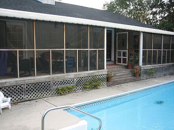 2 Screened Porches