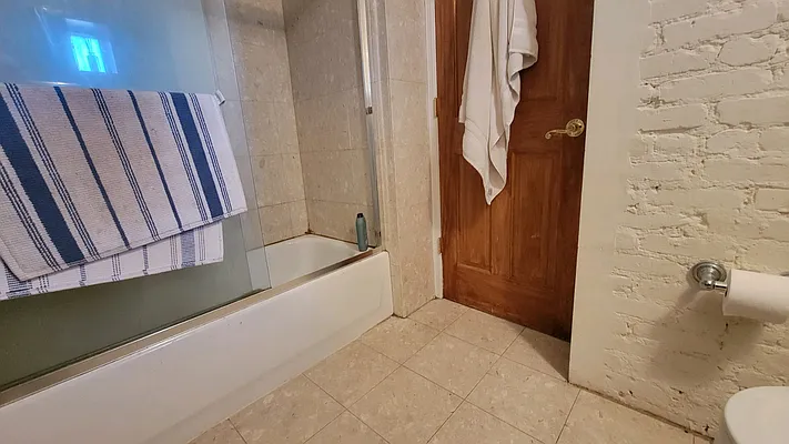 Rented by Chartwell Manhattan Realty | media 13