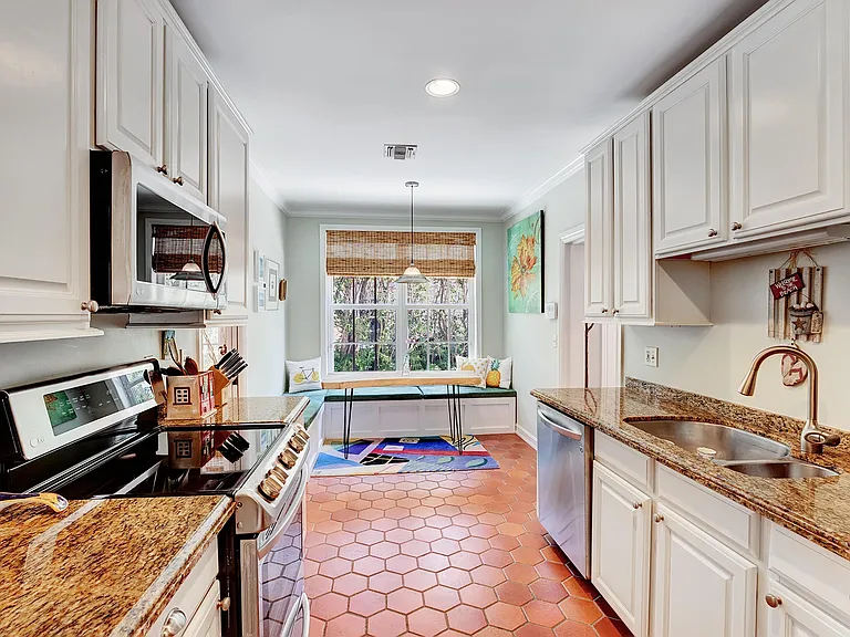 306 N Swinton Ave — Photo 38