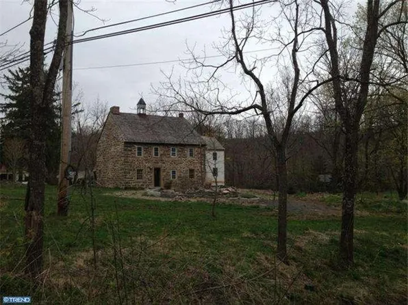 10 Walnut Ln, Perkiomenville, PA 18074