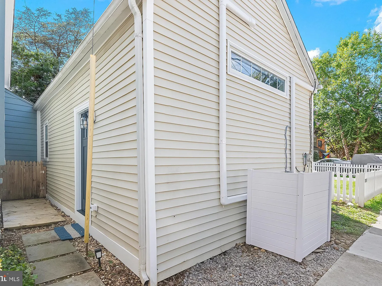 1 bed, 705 sqft, $2,400 — Photo 3