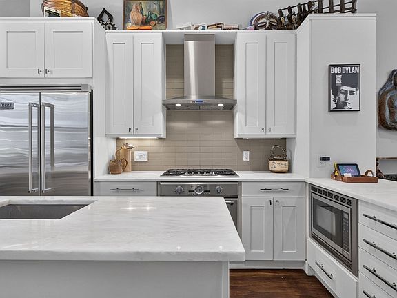 5th image of 14 Hereford St APT 1