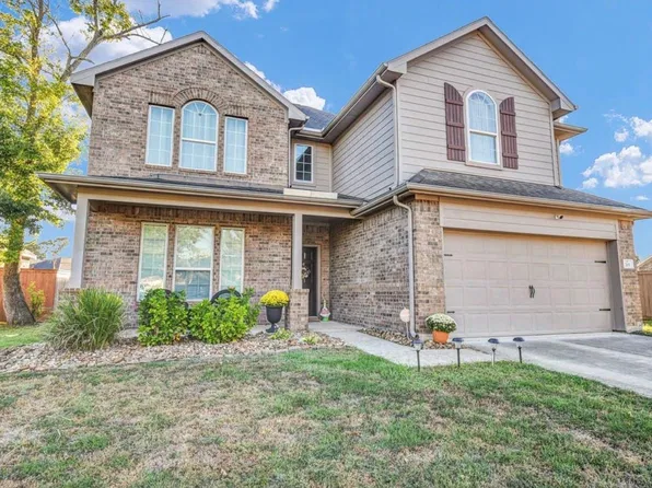 203 Canvasback Dr, Clute, TX 77531