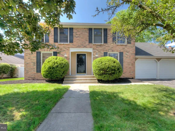 7 Saint Andrews Dr, Laurel Springs, NJ 08021