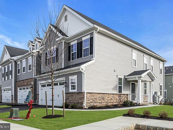 3rd image of 3801 Jordan Dr