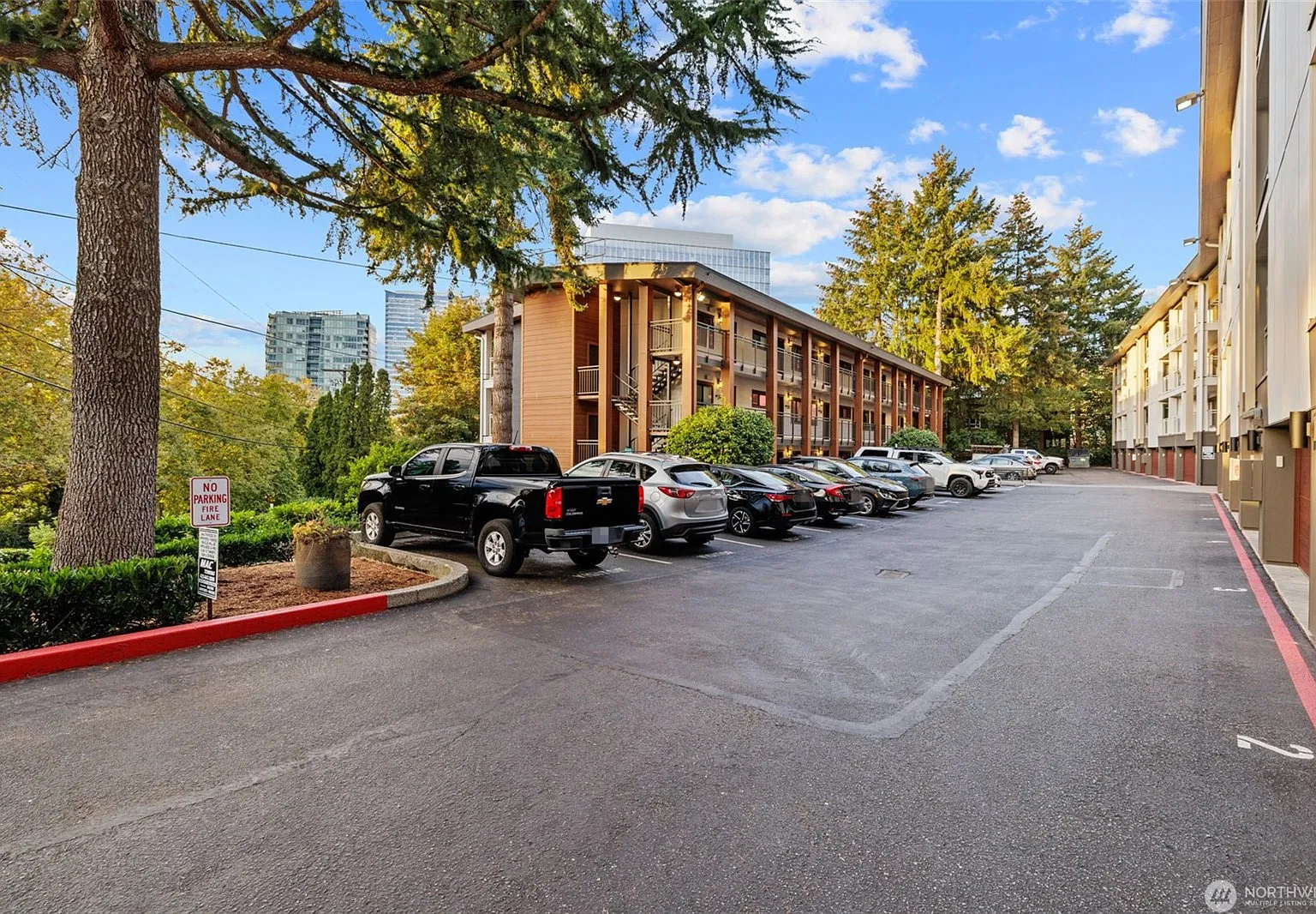1 bed, 648 sqft, $2,375 — Photo 2