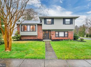 300 Manor Ct, Riverton, NJ 08077