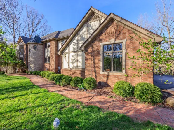 1260 Silverbell Rd, Rochester, MI 48306