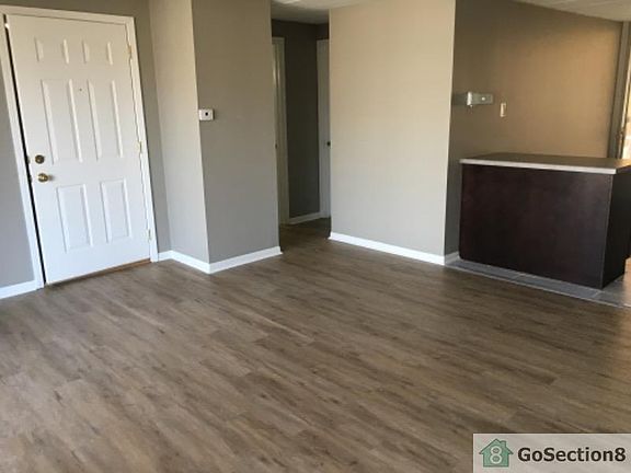 2nd image of 1824 W 127th St APT 1C