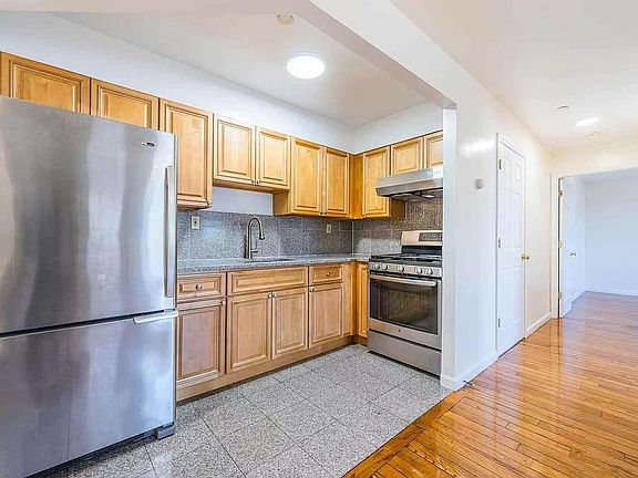 4th image of 35-06 Leavitt St #6C
