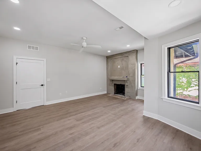 226 Mack Ave — Photo 20