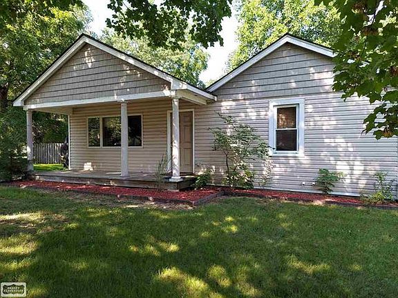 3rd image of 47799 Burton Dr