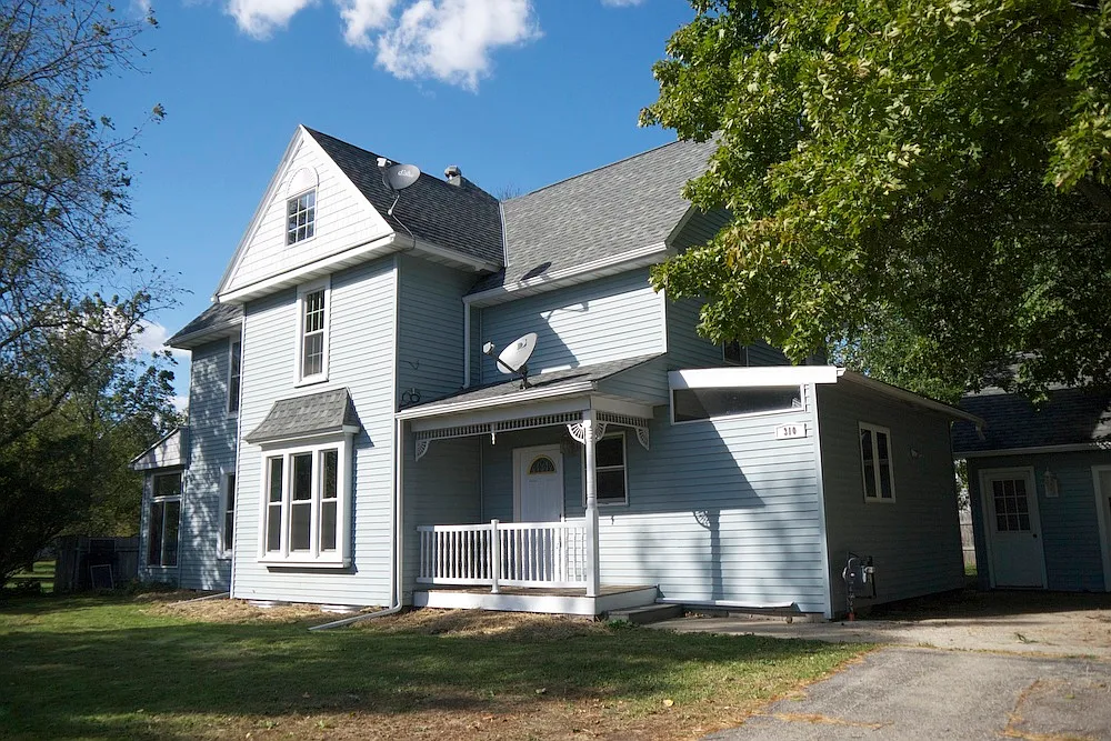 310 Kenosha St photo 1