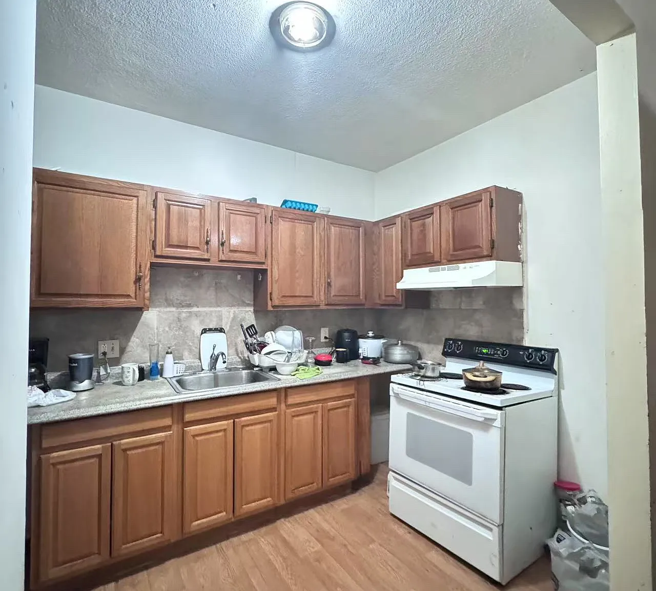 3 bed, 700 sqft, $2,700 — Photo 1