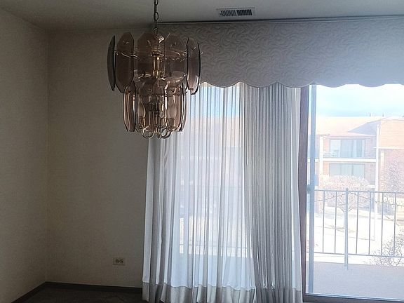 4th image of 4021 W 93rd Pl APT 2W