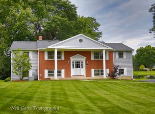 136 Wedgewood Dr, Barrington, IL 60010