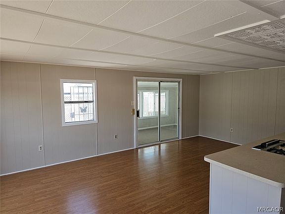 4th image of 1030-1030 Bradbourne Ave #32