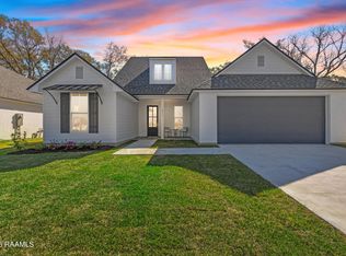 611 Whispering Meadows Rd, Broussard, LA 70518