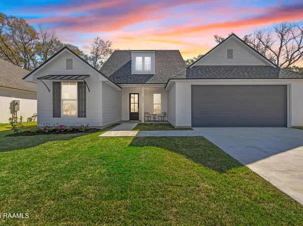 611 Whispering Meadows Rd, Broussard, LA 70518