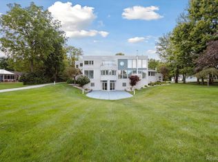 25894 E River Rd, Grosse Ile, MI 48138