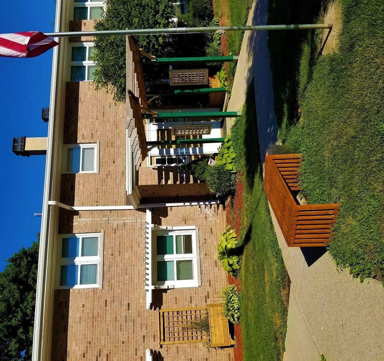Royal Ridge Apartments — Photo 1
