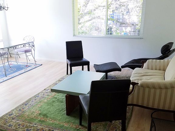 4th image of 976 Larrabee St APT 225