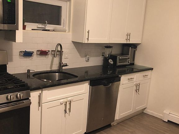3rd image of 424 W Lincoln Ave