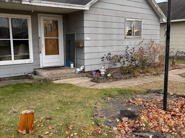 1430 N 19th St, Escanaba, MI 49829